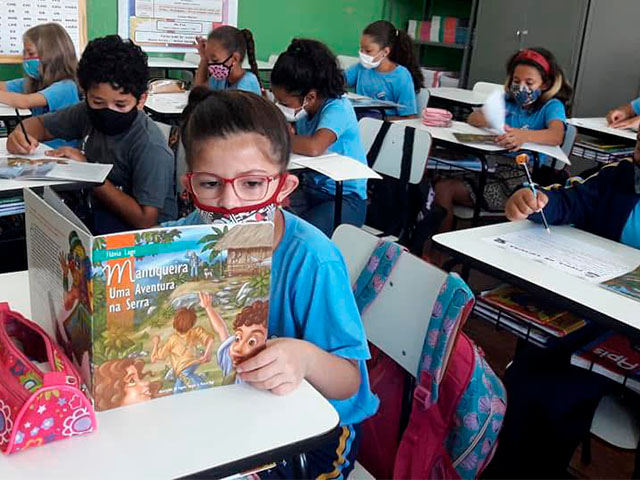 Carrossel visita escola Coronel Gabriel